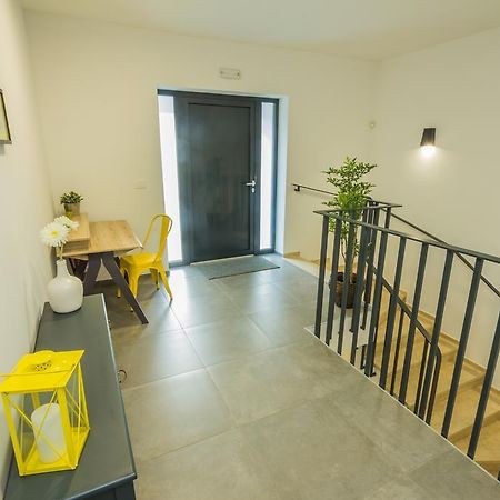 Villa Manus - Boutique Apartments ロヴラン エクステリア 写真