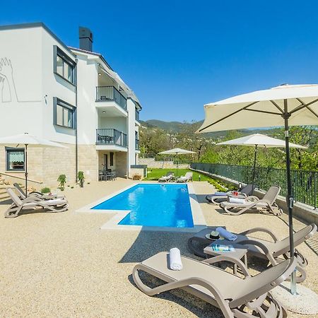 Villa Manus - Boutique Apartments ロヴラン エクステリア 写真