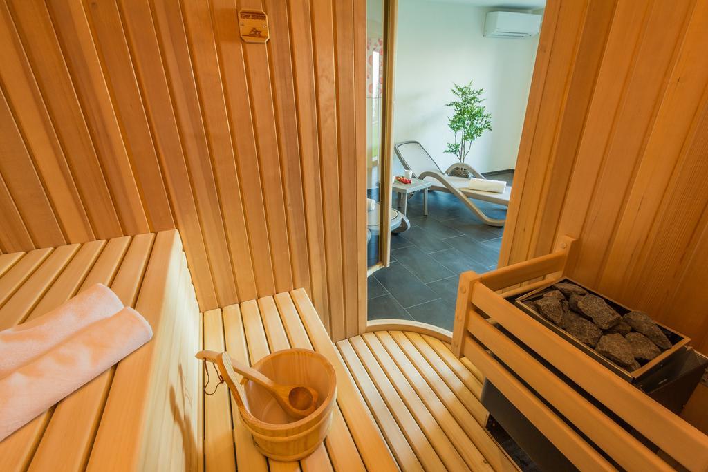 Villa Manus - Boutique Apartments ロヴラン エクステリア 写真