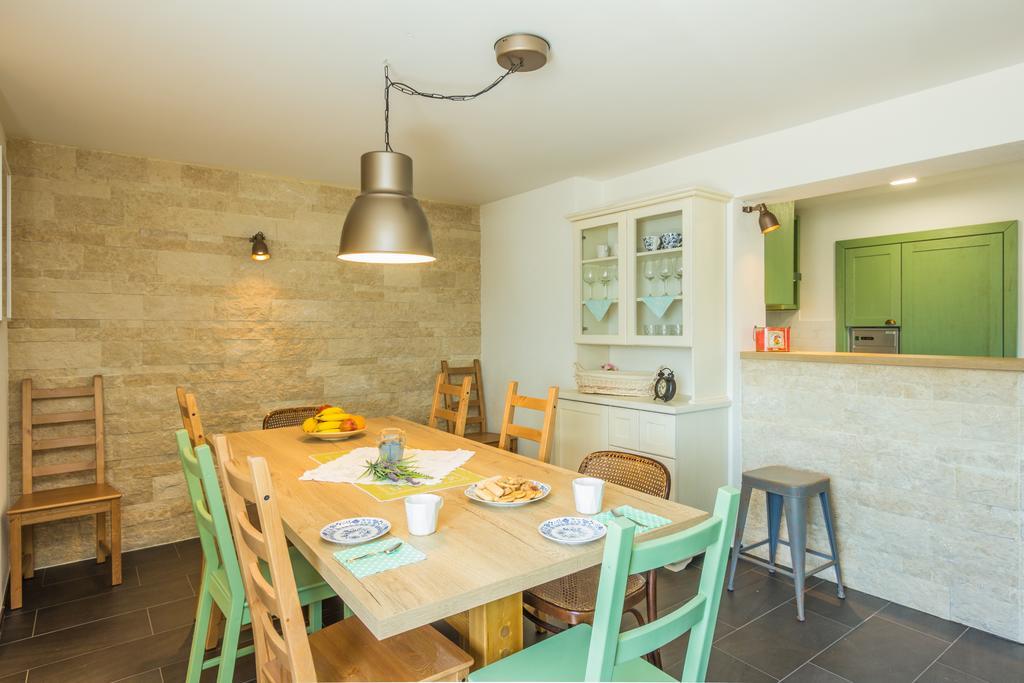 Villa Manus - Boutique Apartments ロヴラン エクステリア 写真