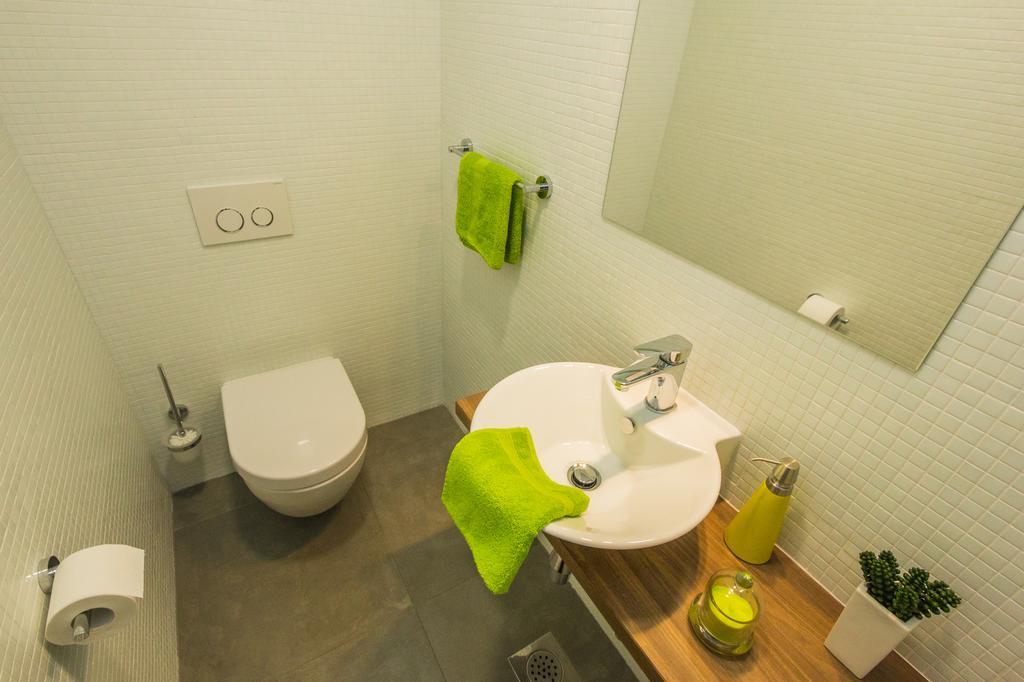 Villa Manus - Boutique Apartments ロヴラン エクステリア 写真