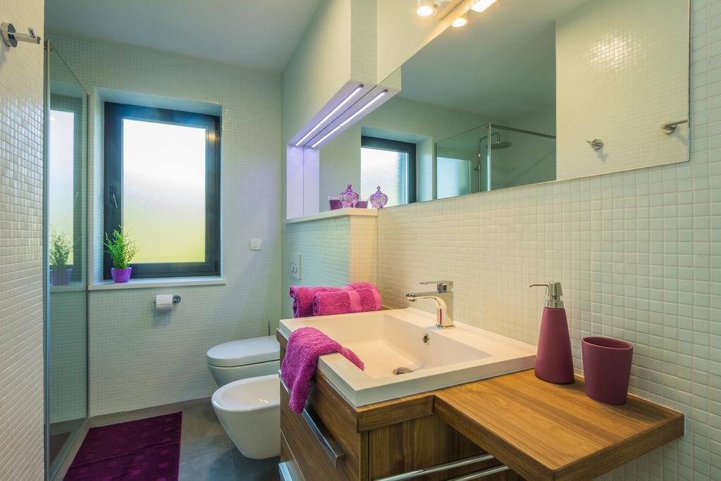 Villa Manus - Boutique Apartments ロヴラン エクステリア 写真