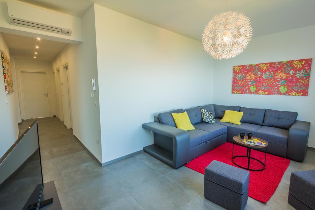 Villa Manus - Boutique Apartments ロヴラン エクステリア 写真