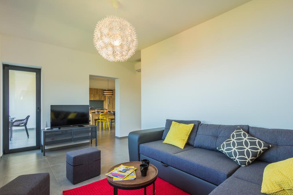 Villa Manus - Boutique Apartments ロヴラン エクステリア 写真