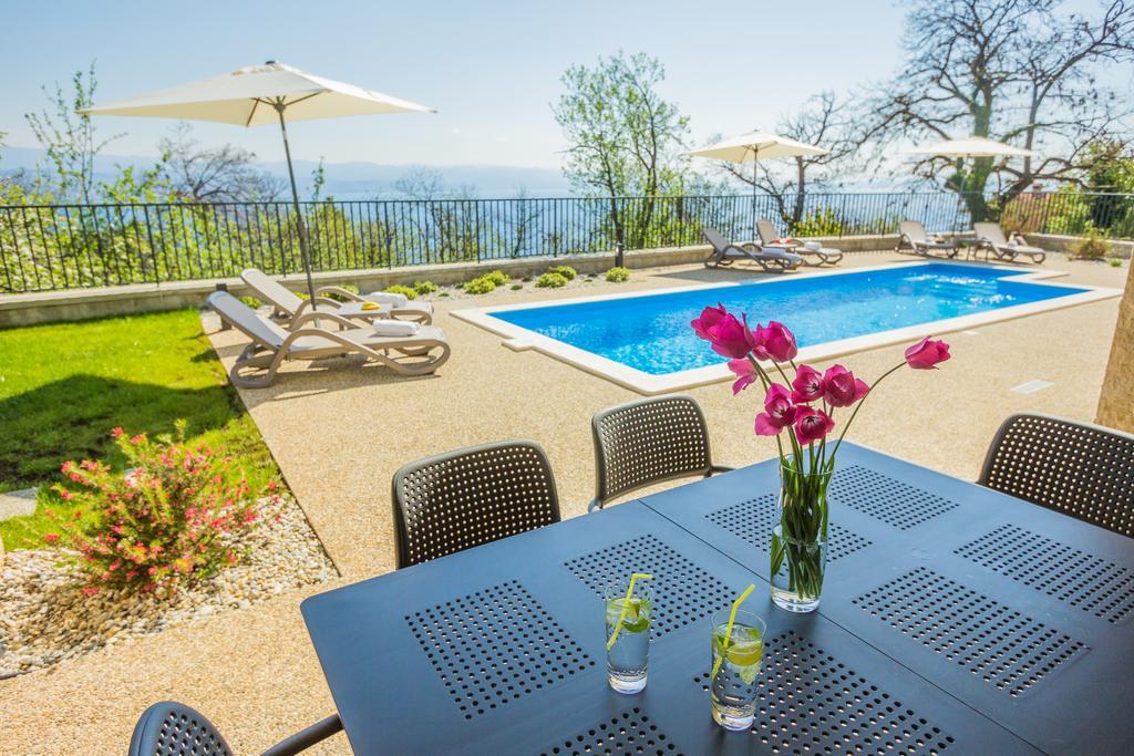 Villa Manus - Boutique Apartments ロヴラン エクステリア 写真