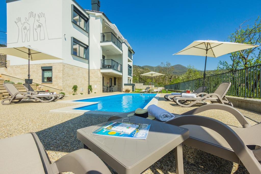 Villa Manus - Boutique Apartments ロヴラン エクステリア 写真