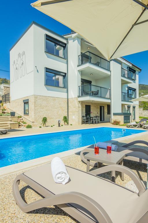 Villa Manus - Boutique Apartments ロヴラン エクステリア 写真